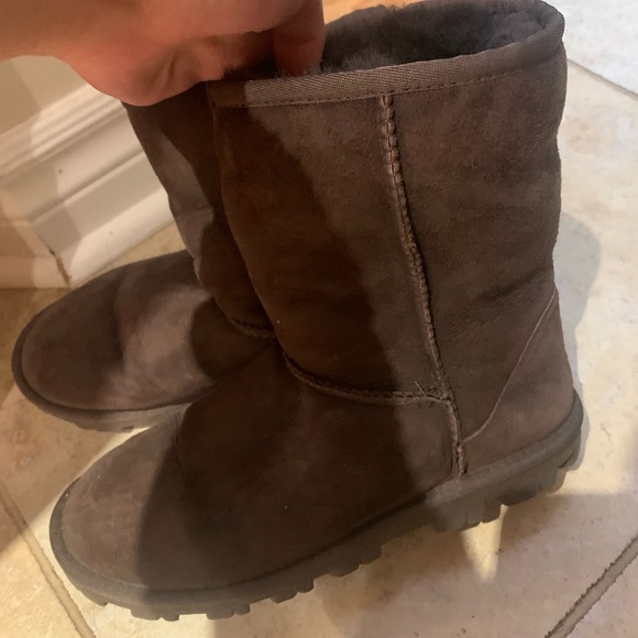 Chocolate brown Uggs size 6 great condition - Picture 2 of 3